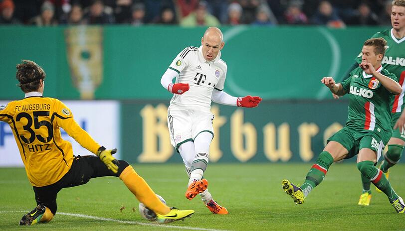 ARJEN ROBBEN - NOTE 2 - Will seinen Vertrag verlängern, platzt vor Ehrgeiz. 1:0-Schütze, 5. Tor in den letzten 4 Spielen. Doch dann: Grätsche Hitz, Risswunde am rechten Knie, raus in Minute 15.