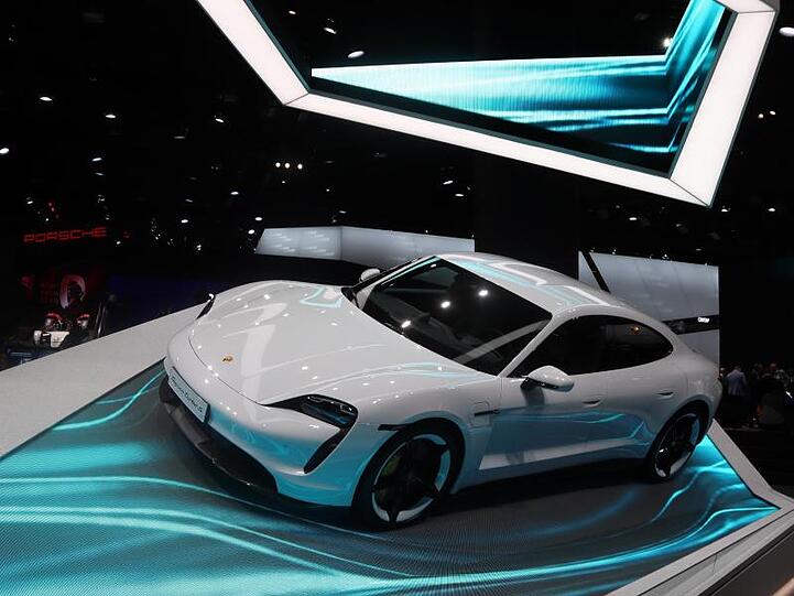 Der Porsche Taycan feierte auf der diesjährigen IAA-Automesse in Frankfurt Premiere.