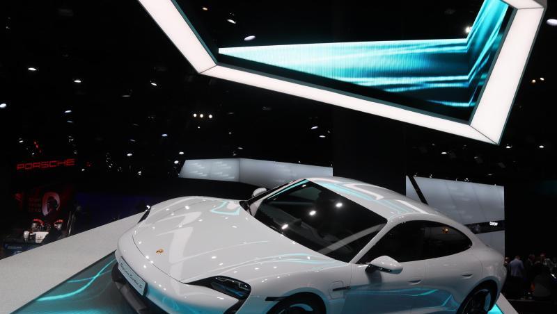 Der Porsche Taycan feierte auf der diesjährigen IAA-Automesse in Frankfurt Premiere. Der Porsche Taycan feierte auf der diesjährigen IAA-Automesse in Frankfurt Premiere.