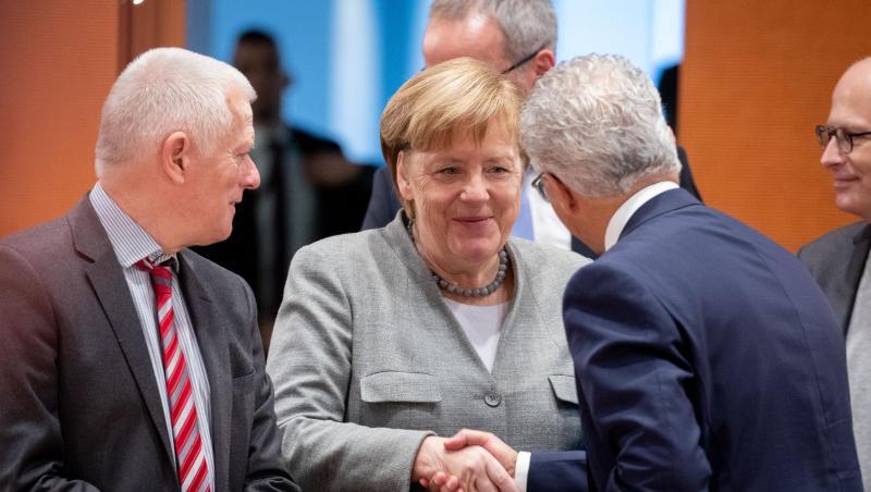 Bundeskanzlerin Merkel zusammen mit Vertretern der Kommunen im Kanzleramt in Berlin. Bundeskanzlerin Merkel zusammen mit Vertretern der Kommunen im Kanzleramt in Berlin.