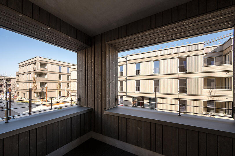 Innenansicht aus einem Balkon heraus.