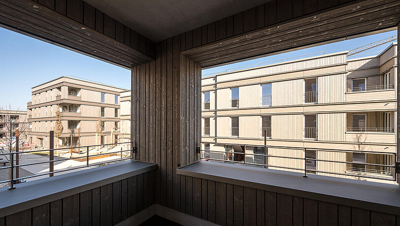 Innenansicht aus einem Balkon heraus.