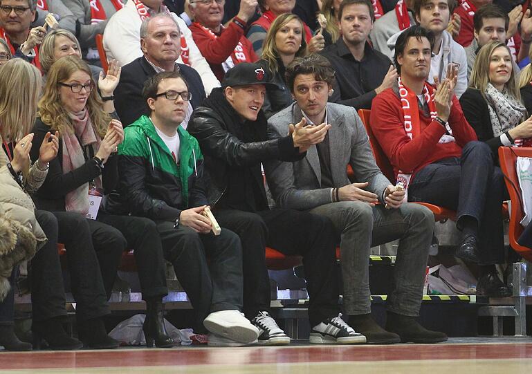 Aufsteiger Bayern München ließ dem überforderten Schlusslicht BG Göttingen am Wochenende beim 101:78 (57:45) keine Chance und verbuchte im Kampf um ein Play-off-Ticket in der Beko BBL einen Pflichtsieg. Unterstützung gab es dabei im AUDI Dome auch von der Münchner Fußball-Prominenz - die Bilder.