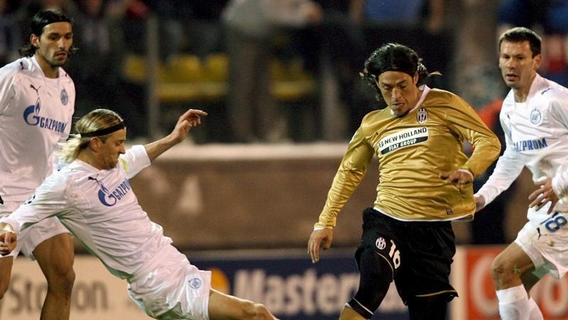 Anatoli Timostschuk (li.) ist der Wunschkandidat des FC Bayern für die Rolle im defensiven Mittelfeld. Anatoli Timostschuk (li.) ist der Wunschkandidat des FC Bayern für die Rolle im defensiven Mittelfeld.