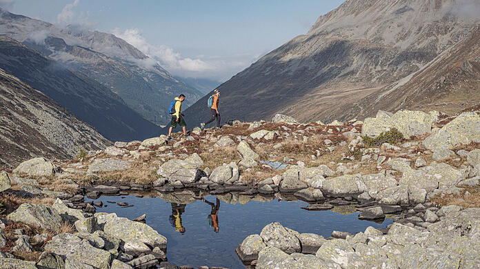 Auf leichten bis mittelschweren Wegen, führt die Strecke von Fügen beginnend über Meran gen Süden - durch Hochfügen, Mayrhofen, das Pfitscher Joch und Sterzing.