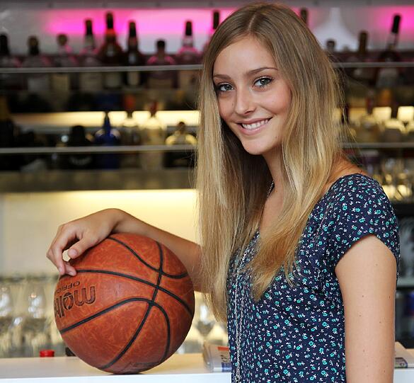 Alexandra Käser: Sie ist unter dem Top 30 der zahlreichen Bewerberinnen. Wird Alexandra die "Schöne Münchnerin 2011"?