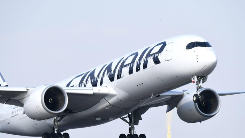 Ein Flugzeug der nationalen Fluggesellschaft Finnlands, Finnair, landet auf dem Flughafen Helsinki-Vantaa. Ein Flugzeug der nationalen Fluggesellschaft Finnlands, Finnair, landet auf dem Flughafen Helsinki-Vantaa.