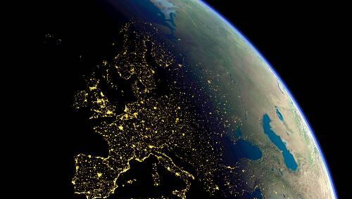 Von oben betrachtet leuchtet Europa. Und aus der Nähe? Von oben betrachtet leuchtet Europa. Und aus der Nähe?
