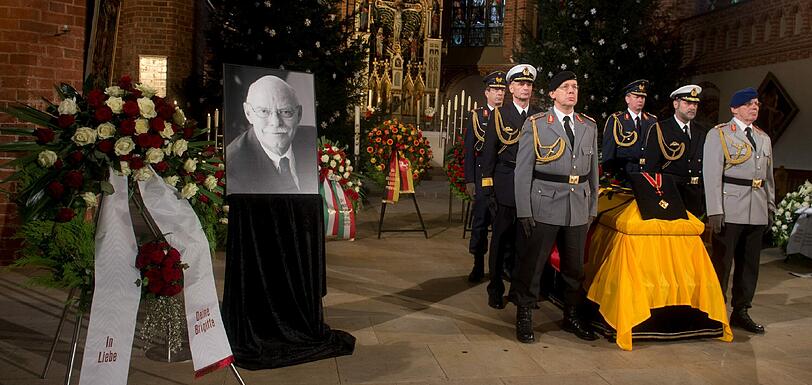 Trauerfeier in Uelzen für Peter Struck - die Bilder aus der St. Marien-Kirche