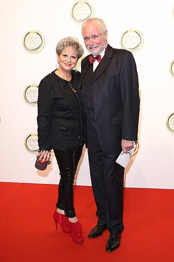 Dagmar Frederic mit Ehemann Dr. Klaus Lenk bei der Benefiz Gala zugunsten der "McDonald`s Kinderhilfe Stiftung" am 08.11.2013 im Postpalast in München.