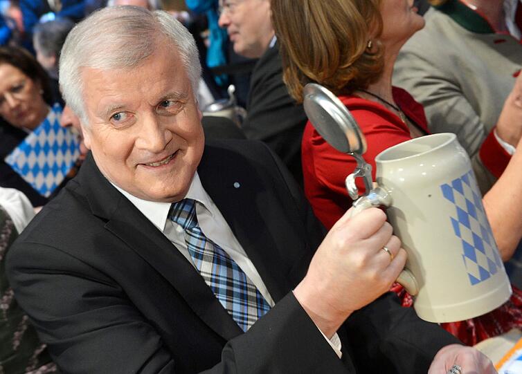 &bdquo;Was mir an der bayerischen SPD besonders gut gefällt, das ist die
fröhliche Hoffnungslosigkeit.&ldquo;

(CSU-Chef Seehofer in Passau)