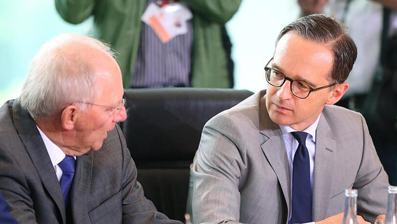 Finanzminister Schäuble (L) und Justizminister Maas während einer Kabinettssitzung im Kanzleramt. Finanzminister Schäuble (L) und Justizminister Maas während einer Kabinettssitzung im Kanzleramt.
