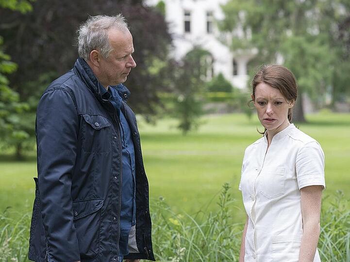 Kommissar Borowski (Axel Milberg) stellt Sabrina Dobisch (Lavinia Wilson) zur Rede
