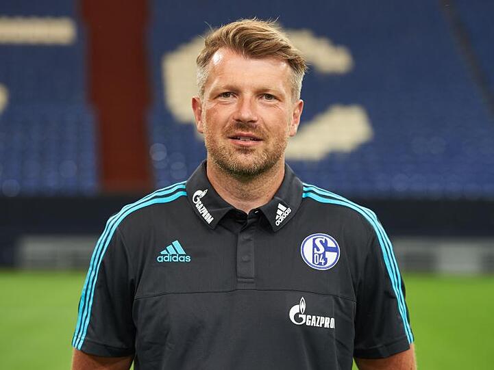 Der damalige Schalke-Co-Trainer Sven Hübscher. Foto: Bernd Thissen/Archivbild