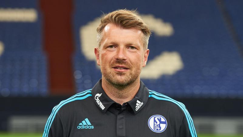Der damalige Schalke-Co-Trainer Sven Hübscher. Foto: Bernd Thissen/Archivbild Der damalige Schalke-Co-Trainer Sven Hübscher. Foto: Bernd Thissen/Archivbild