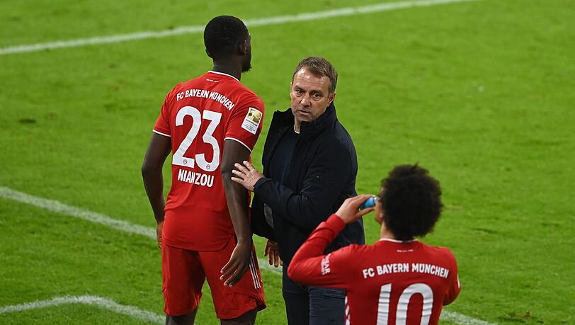 Abschied im Sommer: Bayern-Trainer Hansi Flick (m.). Abschied im Sommer: Bayern-Trainer Hansi Flick (m.).