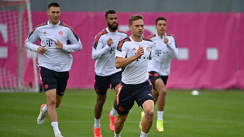 Sie alle befinden bzw. befanden sich in Corona-Quarantäne: Joshua Kimmich (vorne), Niklas Süle (l.), Eric Maxim Choupo-Moting (m.) und Jamal Musiala.