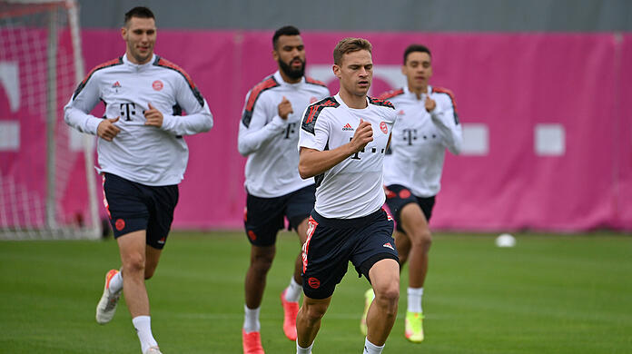 Sie alle befinden bzw. befanden sich in Corona-Quarantäne: Joshua Kimmich (vorne), Niklas Süle (l.), Eric Maxim Choupo-Moting (m.) und Jamal Musiala.
