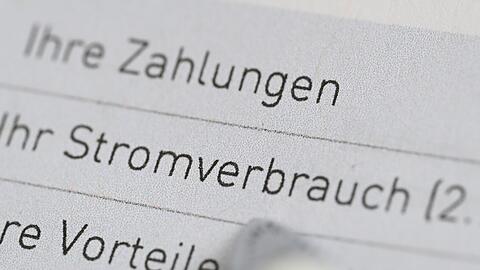 Die Kritik am Beschluss der Bundesregierung, die Stromsteuer nicht für alle Bürger und kleine Firmen zu senken, sorgt für Verärgerung.