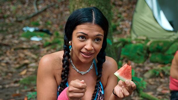 Hati Suárez lästert böse über das Alkoholproblem von Jenny Elvers. Hati Suárez lästert böse über das Alkoholproblem von Jenny Elvers.