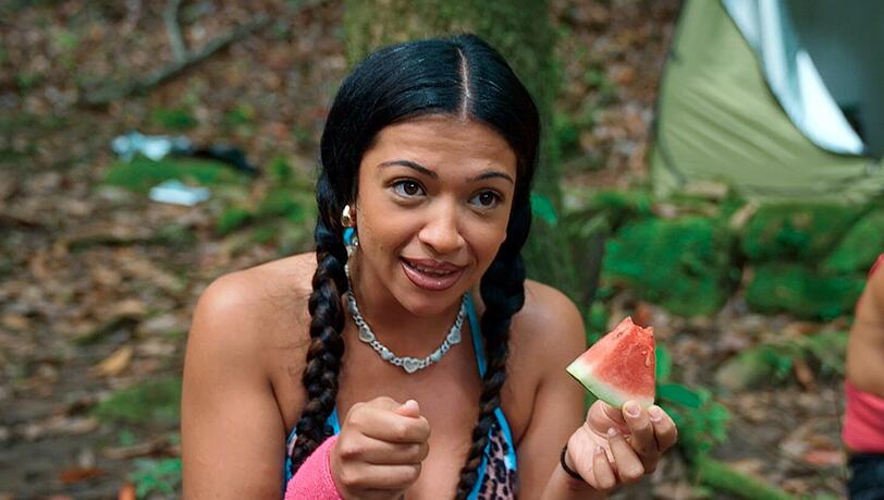 Hati Su&aacute;rez l&auml;stert b&ouml;se &uuml;ber das Alkoholproblem von Jenny Elvers.