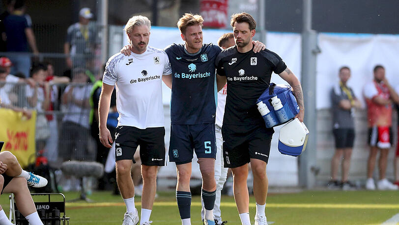 Doppelt bitter: Thore Jacobsen zog sich in seinem letzten Spiel für die Löwen einen Kreuzbandriss zu und erhielt danach nicht einmal einen Anruf von den Verantwortlichen. Doppelt bitter: Thore Jacobsen zog sich in seinem letzten Spiel für die Löwen einen Kreuzbandriss zu und erhielt danach nicht einmal einen Anruf von den Verantwortlichen.