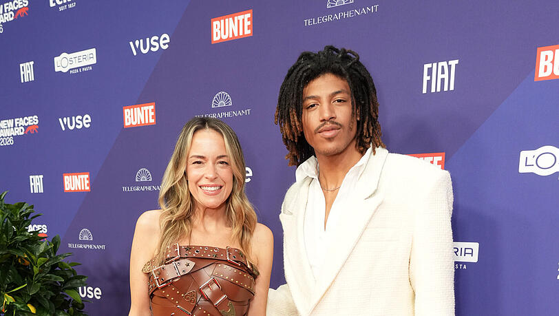 Designerin Marina Hoermanseder posierte mit Henry Samuel, dem Sohn von Heidi Klum und Seal. Designerin Marina Hoermanseder posierte mit Henry Samuel, dem Sohn von Heidi Klum und Seal.