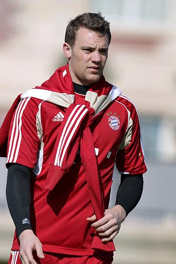 Auch Rafinha ist inzwischen in Doha angekommen. Am Donnerstag steht ein weiteres Testspiel auf dem Programm. Die Bilder von Tag 3 des Bayern-Trainingslagers.