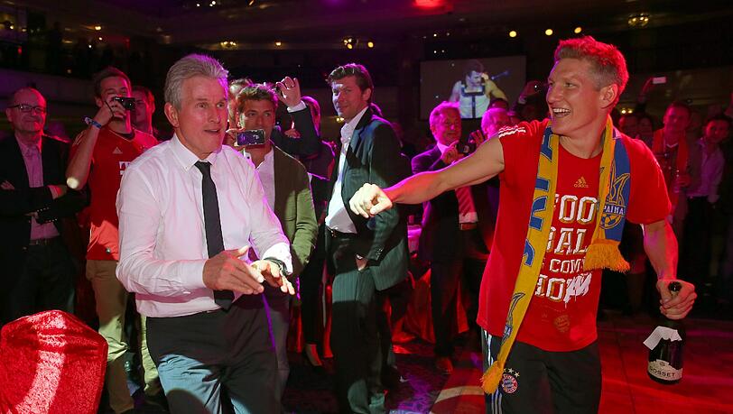 Ab auf die Tanzfläche: Jupp Heynckes (l.) bei der Champions-League-Sieger-Party in London mit Bastian Schweinsteiger. Foto: Matzke Ab auf die Tanzfläche: Jupp Heynckes (l.) bei der Champions-League-Sieger-Party in London mit Bastian Schweinsteiger. Foto: Matzke