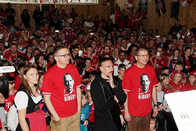 Franck Ribery reiste in extravagantem Outfit nach Tinningen zu "De Rot-Weißn Tinninger"