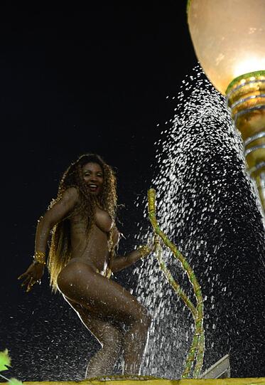Heiße Rhythmen, heiße Tänze: Die besten Bilder vom Karneval im Sambodromo in Rio.
