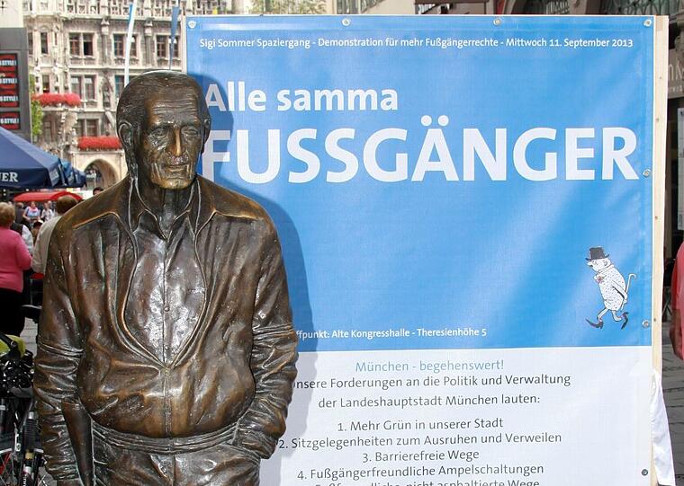 Sigi Sommer - der berühmteste Flaneur und Fußgänger der Stadt.