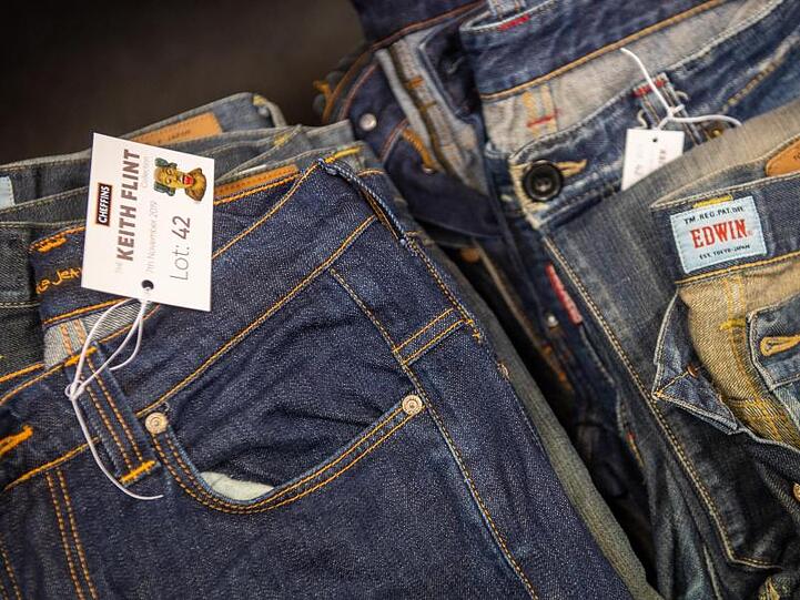 Sogar die Jeans von Keith Flint kommen zur Auktion.