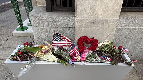 Die US-Regierung reagiert auf die Schüsse auf zwei Nationalgardisten in Washington mit einer weiteren Verschärfung ihrer Migrationspolitik.