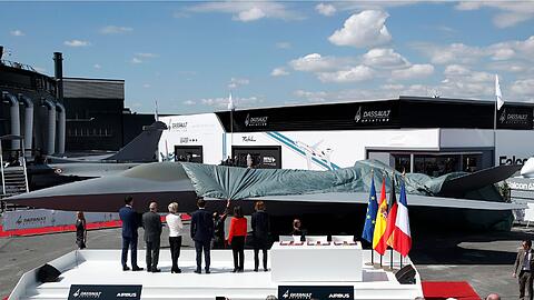 So sollte der neue Kampfjet eigentlich aussehen - doch nach dem FCAS-Aus schlie&szlig;en sich Unternehmen zu neuen Kooperationen zusammen. (Archivbild)
