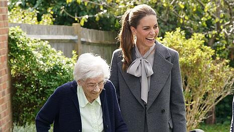 Prinzessin Kate holte am Mittwoch h&ouml;chstpers&ouml;nlich eine Seniorin ab.