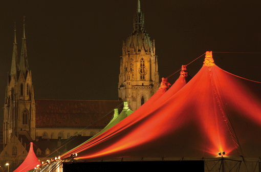 Seit dem 23. November findet auf der Theresienwiese wieder das Winter-Tollwood statt. Die AZ zeigt in der Bildergalerie die schönsten Festival-Impressionen.