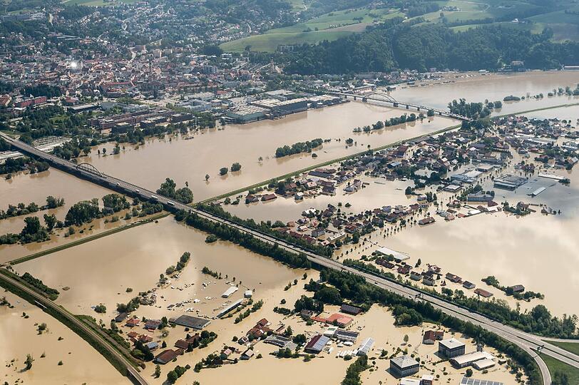 Die Jahrhundert-Flut: Die bewegenden Hochwasser-Bilder.