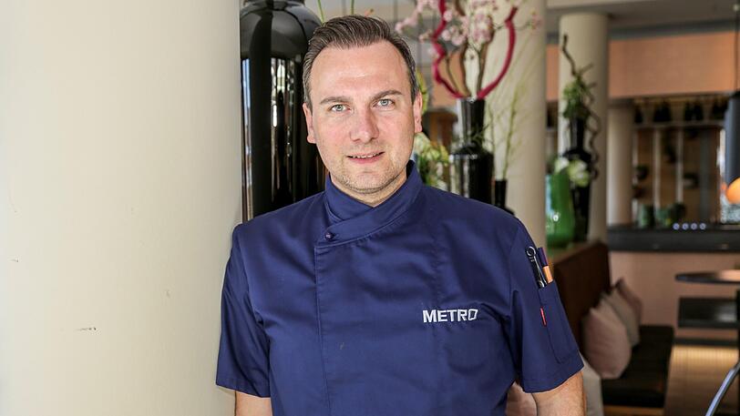 Droht eine Pleitewelle in der deutschen Gastronomie? Sternekoch Tim Raue befürchtet, dass sich viele Restaurants in der Corona-Krise nicht halten können.