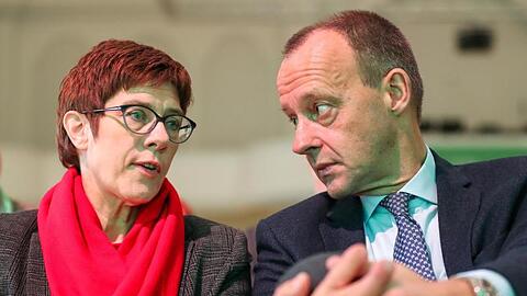 Ex-Unionsfraktionschef Friedrich Merz hatte in einer Kampfabstimmung beim CDU-Bundesparteitag knapp gegen Annegret Kramp-Karrenbauer verloren.