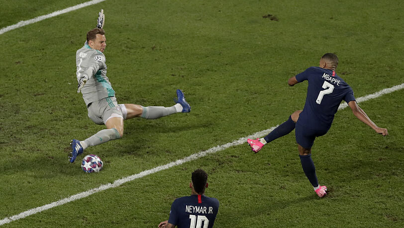 Unüberwindbar: Manuel Neuer mit einer von mehreren Glanztaten gegen Kylian Mbappe. Unüberwindbar: Manuel Neuer mit einer von mehreren Glanztaten gegen Kylian Mbappe.