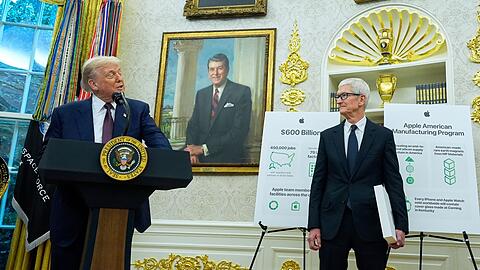 Zu den Aufgaben von Tim Cook als Apple-Chef geh&ouml;rte es in den vergangenen Monaten, Kontakte zum Wei&szlig;en Haus von US-Pr&auml;sident Donald Trump zu pflegen. (Archivbild)