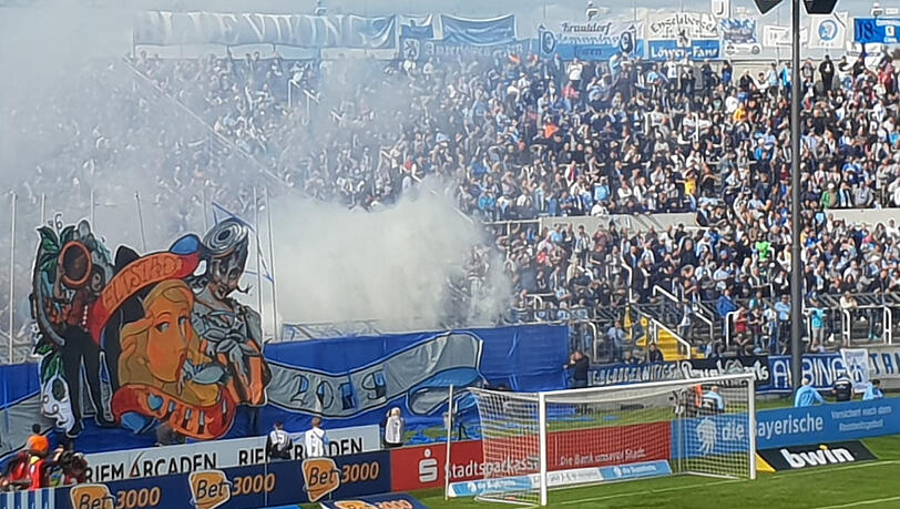 Choreo des TSV 1860 gegen Kaiserslautern.