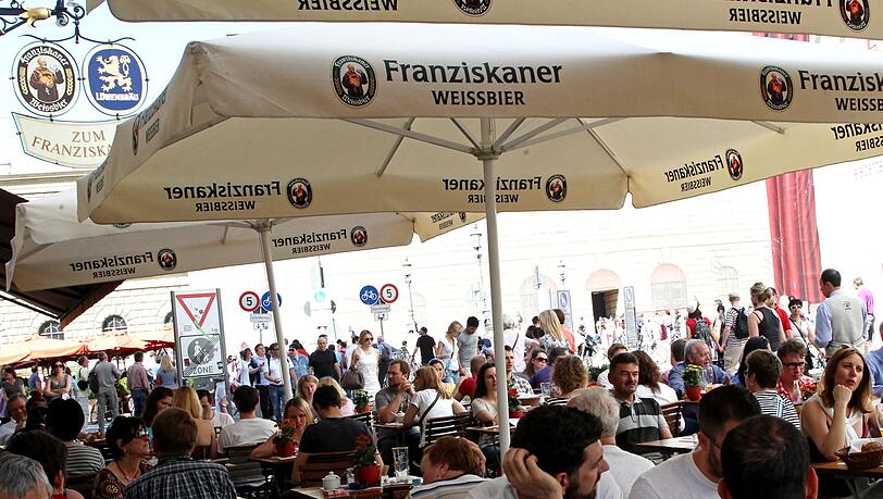 Dabei wird es vorerst bleiben: Die Sonnenschirme vorm Franziskaner in der Residenzstraße. Dabei wird es vorerst bleiben: Die Sonnenschirme vorm Franziskaner in der Residenzstraße.