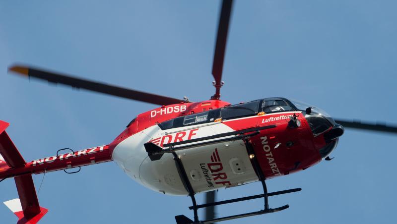 Ein Rettungshubschrauber fliegt durch die Luft. Foto: Stefan Sauer/zb/dpa/Symbolbild Ein Rettungshubschrauber fliegt durch die Luft. Foto: Stefan Sauer/zb/dpa/Symbolbild