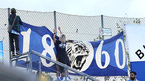 Die Fans bleiben dem TSV 1860 M&uuml;nchen treu. (Archivbild)