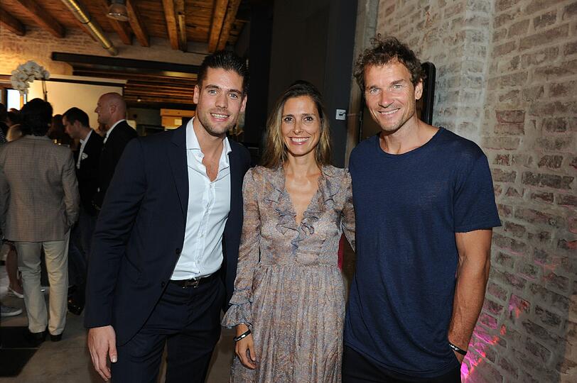 Tommy Golz und Jens Lehmann mit seiner Frau Conny (v.l.)