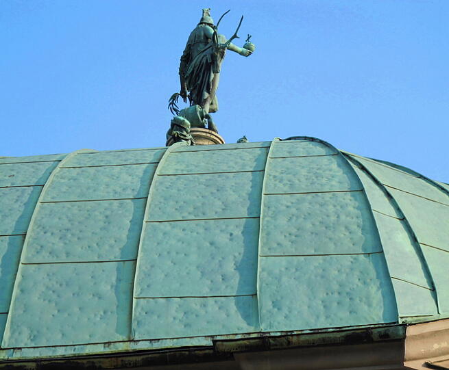 Der Dianatempel hat einen Hagelschaden.
