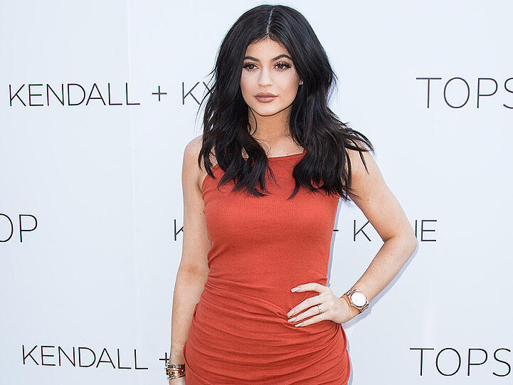 Kylie Jenner in kräftigem Orange