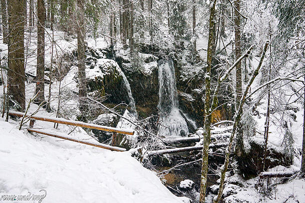 Der Abstecher zum Wasserfall lohnt sich. Der Abstecher zum Wasserfall lohnt sich.
